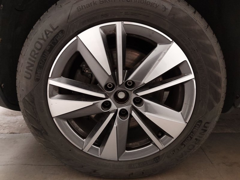 Škoda Karoq 2.0 TDI 4x4 Tour automatik • ACC • kuka za vuču — 8