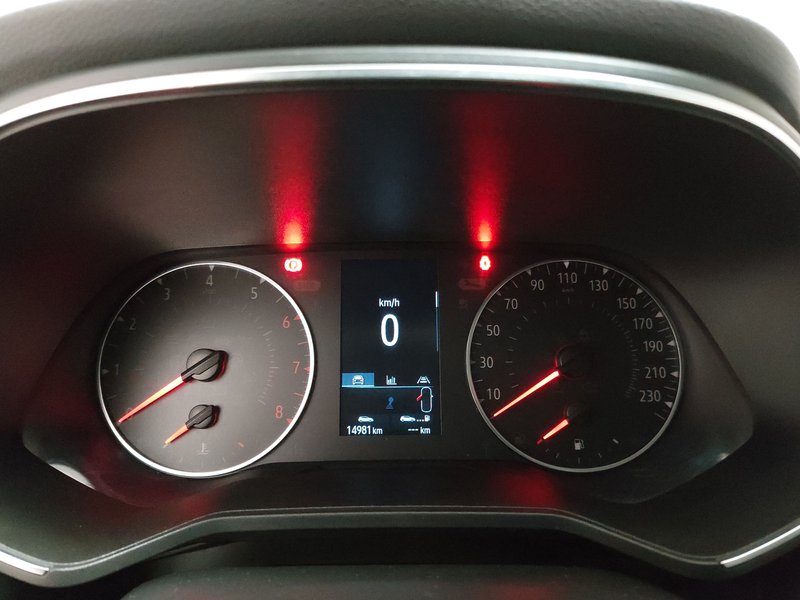 Renault Clio TCe 100 Experience • Full LED — 18
