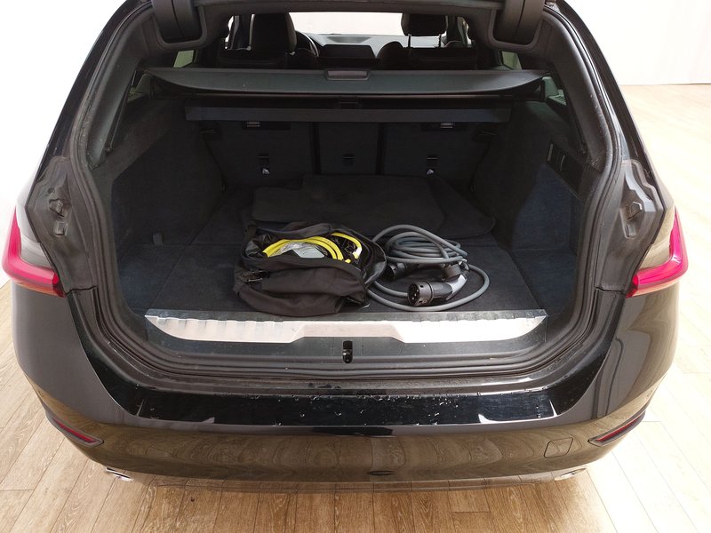 BMW 320e Touring Sport Line automatik • ACC • Full LED — 17