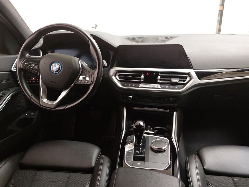 BMW 320e Touring Sport Line automatik • ACC • Full LED — 18