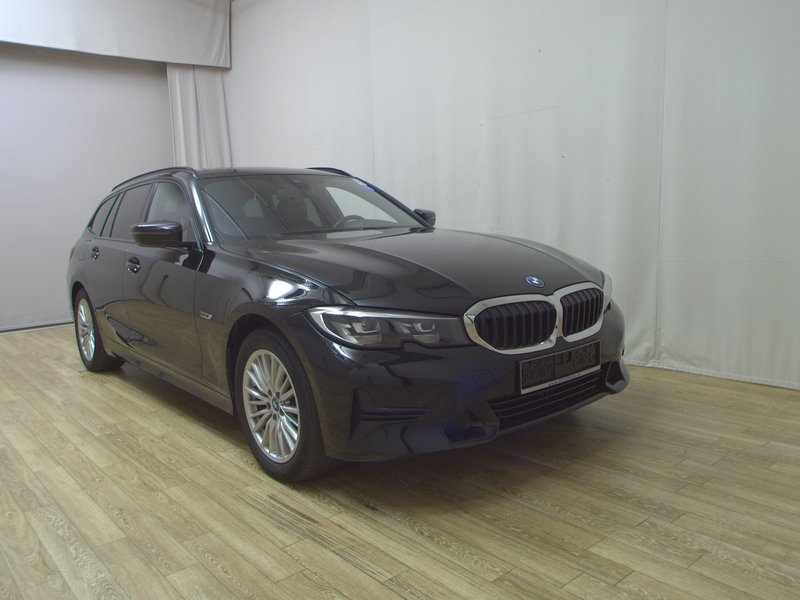 BMW 320e Touring Sport Line automatik • ACC • Full LED — 3