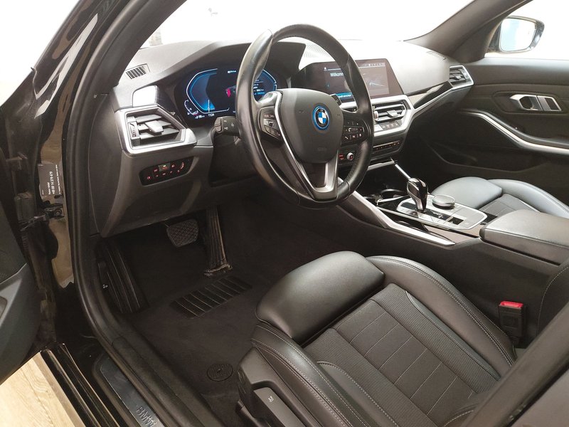 BMW 320e Touring Sport Line automatik • ACC • Full LED — 6