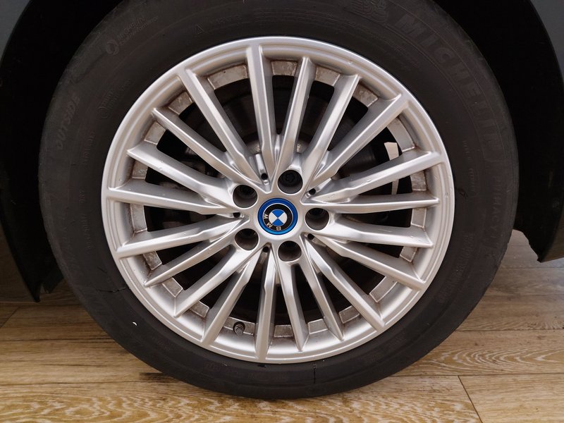 BMW 320e Touring Sport Line automatik • ACC • Full LED — 8