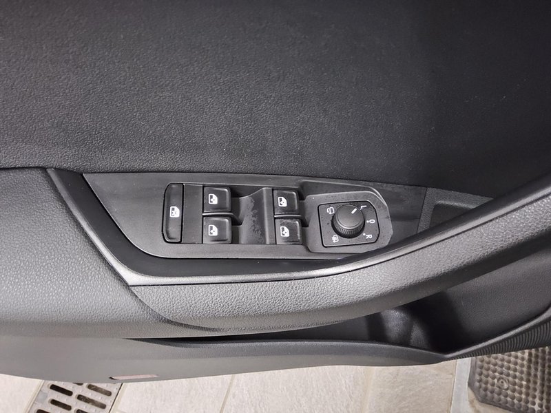 Škoda Karoq 2.0 TDI automatik Ambition • LED • digitalni instrumenti — 10