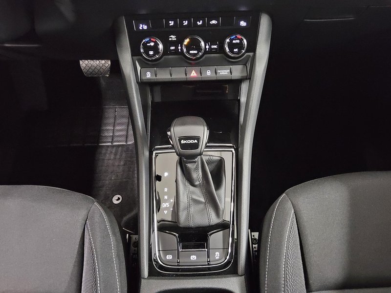 Škoda Karoq 2.0 TDI automatik Ambition • LED • digitalni instrumenti — 6
