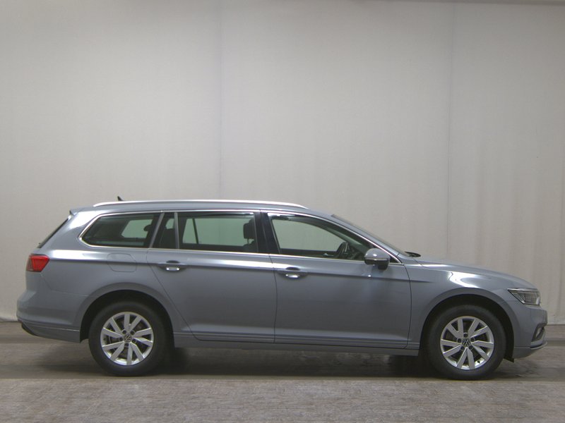 Volkswagen Passat Variant 2.0 TDI automatik Business • AHK • bežično punjenje