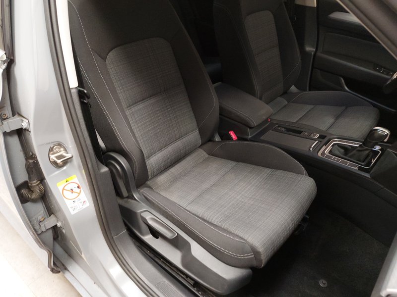 Volkswagen Passat Variant 2.0 TDI automatik Business • AHK • bežično punjenje — 10
