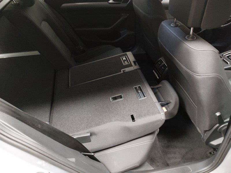 Volkswagen Passat Variant 2.0 TDI automatik Business • AHK • bežično punjenje — 11