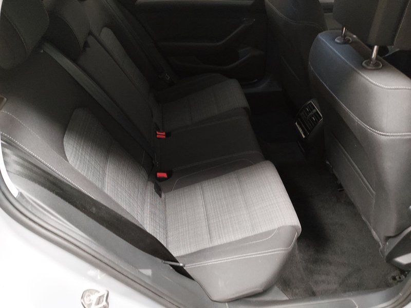 Volkswagen Passat Variant 2.0 TDI automatik Business • AHK • bežično punjenje — 12