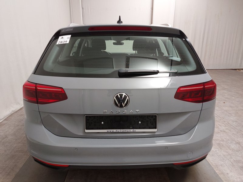 Volkswagen Passat Variant 2.0 TDI automatik Business • AHK • bežično punjenje — 14