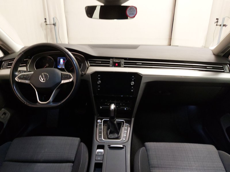 Volkswagen Passat Variant 2.0 TDI automatik Business • AHK • bežično punjenje — 16