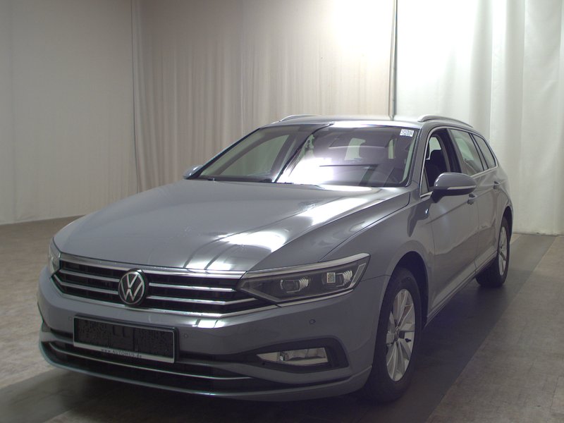 Volkswagen Passat Variant 2.0 TDI automatik Business • AHK • bežično punjenje — 2