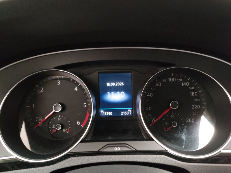 Volkswagen Passat Variant 2.0 TDI automatik Business • AHK • bežično punjenje — 20