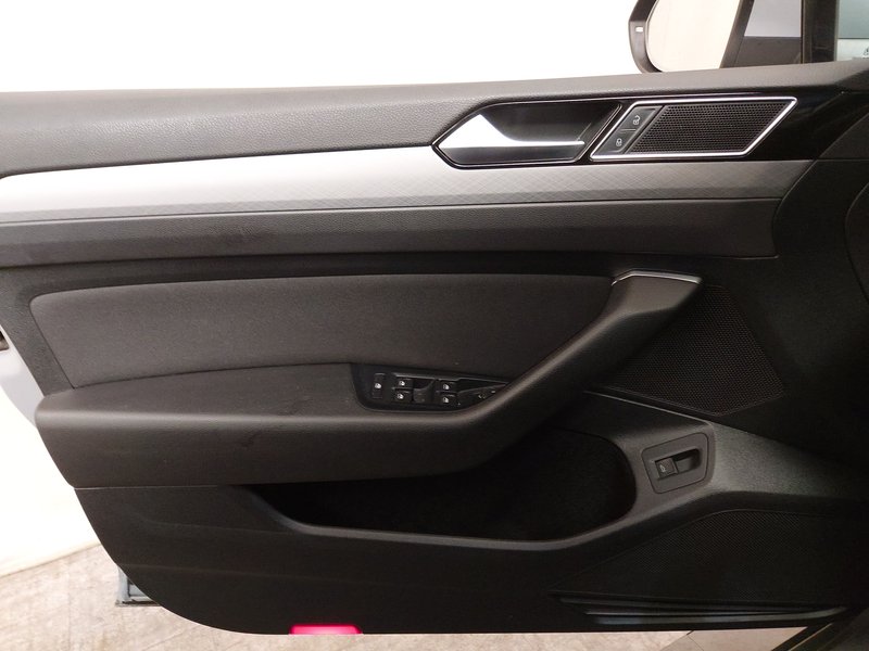 Volkswagen Passat Variant 2.0 TDI automatik Business • AHK • bežično punjenje — 5