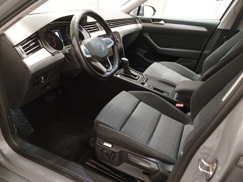 Volkswagen Passat Variant 2.0 TDI automatik Business • AHK • bežično punjenje — 6