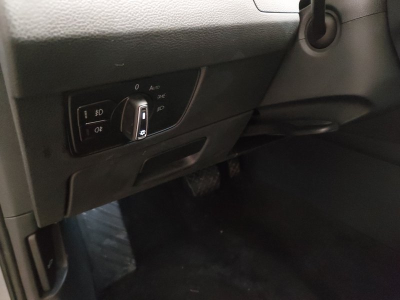 Volkswagen Passat Variant 2.0 TDI automatik Business • AHK • bežično punjenje — 7