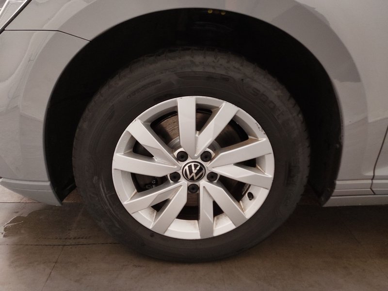 Volkswagen Passat Variant 2.0 TDI automatik Business • AHK • bežično punjenje — 8