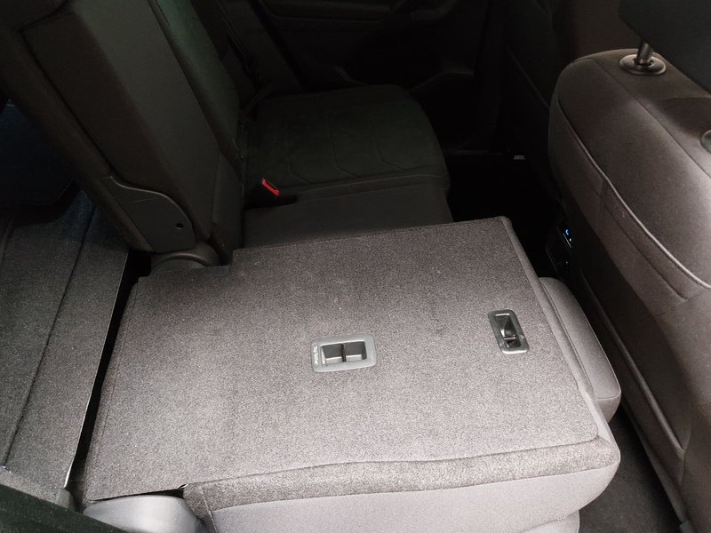 Volkswagen Tiguan 2.0 TDI automatik Life • ACC • Kuka za vuču (zakretna) — 11