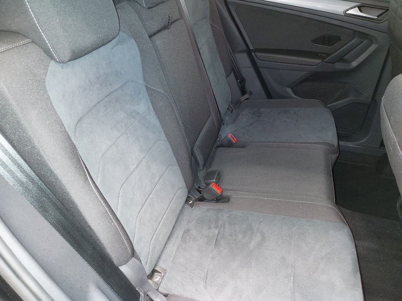 Volkswagen Tiguan 2.0 TDI automatik Life • ACC • Kuka za vuču (zakretna) — 12