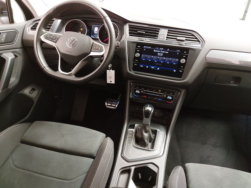 Volkswagen Tiguan 2.0 TDI automatik Life • ACC • Kuka za vuču (zakretna) — 13