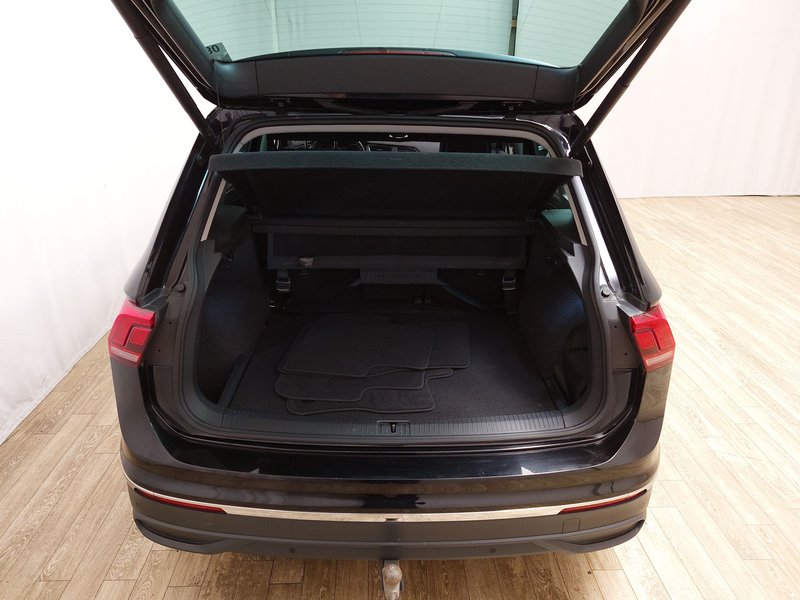 Volkswagen Tiguan 2.0 TDI automatik Life • ACC • Kuka za vuču (zakretna) — 15