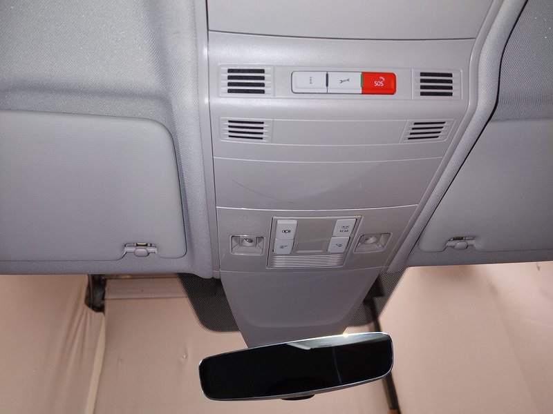 Volkswagen Tiguan 2.0 TDI automatik Life • ACC • Kuka za vuču (zakretna) — 16