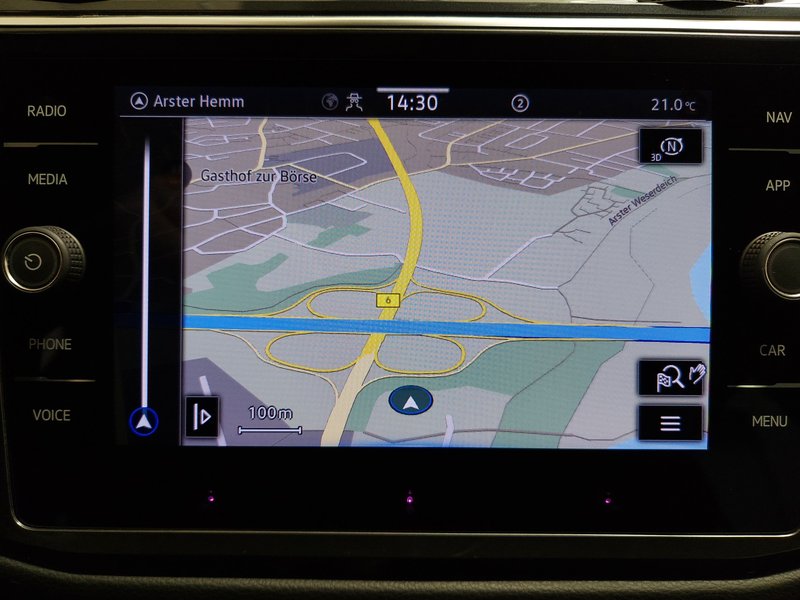 Volkswagen Tiguan 2.0 TDI automatik Life • ACC • Kuka za vuču (zakretna) — 18