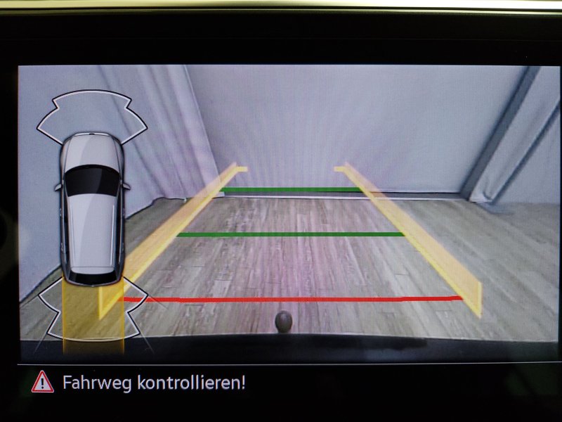 Volkswagen Tiguan 2.0 TDI automatik Life • ACC • Kuka za vuču (zakretna) — 21