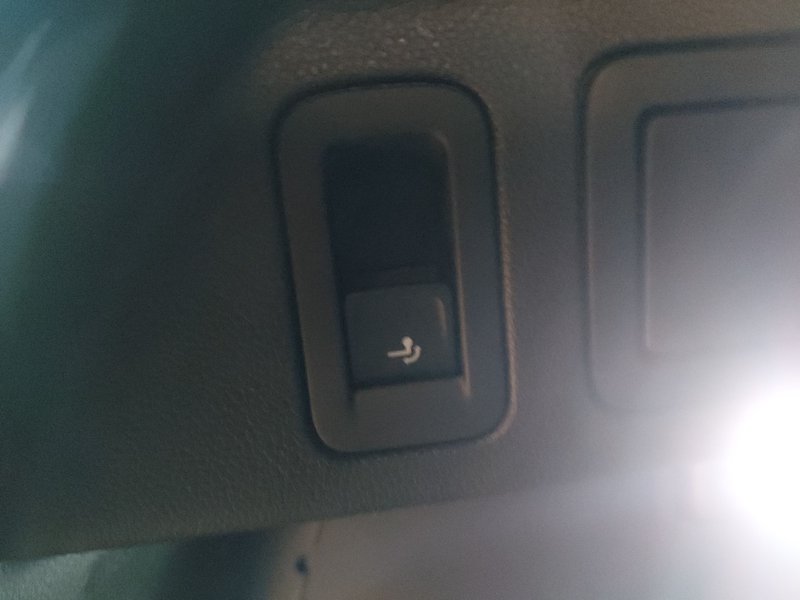 Volkswagen Tiguan 2.0 TDI automatik Life • ACC • Kuka za vuču (zakretna) — 23