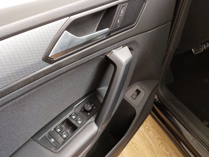 Volkswagen Tiguan 2.0 TDI automatik Life • ACC • Kuka za vuču (zakretna) — 5