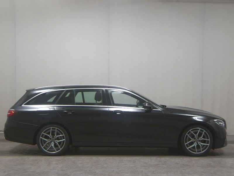 Mercedes-Benz E 220 d karavan automatik AMG Line • LED • digitalni instrumenti