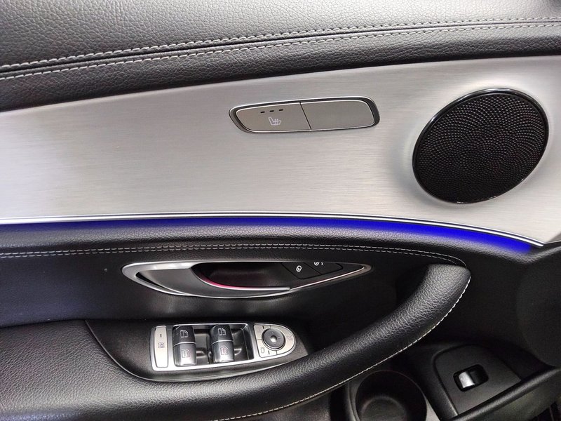 Mercedes-Benz E 220 d karavan automatik AMG Line • LED • digitalni instrumenti — 10