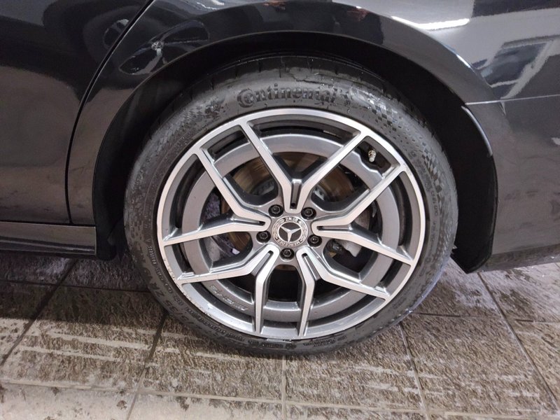 Mercedes-Benz E 220 d karavan automatik AMG Line • LED • digitalni instrumenti — 12