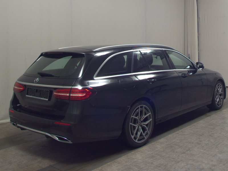 Mercedes-Benz E 220 d karavan automatik AMG Line • LED • digitalni instrumenti — 4