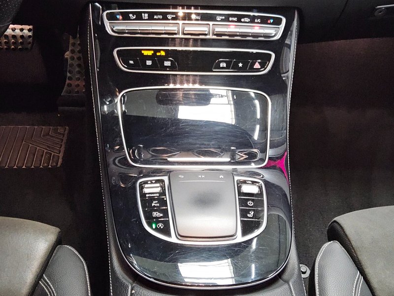 Mercedes-Benz E 220 d karavan automatik AMG Line • LED • digitalni instrumenti — 6