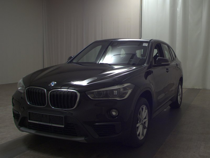 BMW X1 sDrive18d Advantage • Full LED • bežično punjenje — 2
