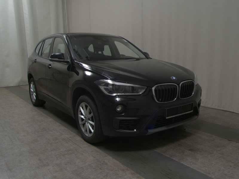 BMW X1 sDrive18d Advantage • Full LED • bežično punjenje — 3