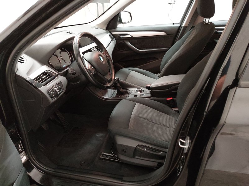 BMW X1 sDrive18d Advantage • Full LED • bežično punjenje — 6