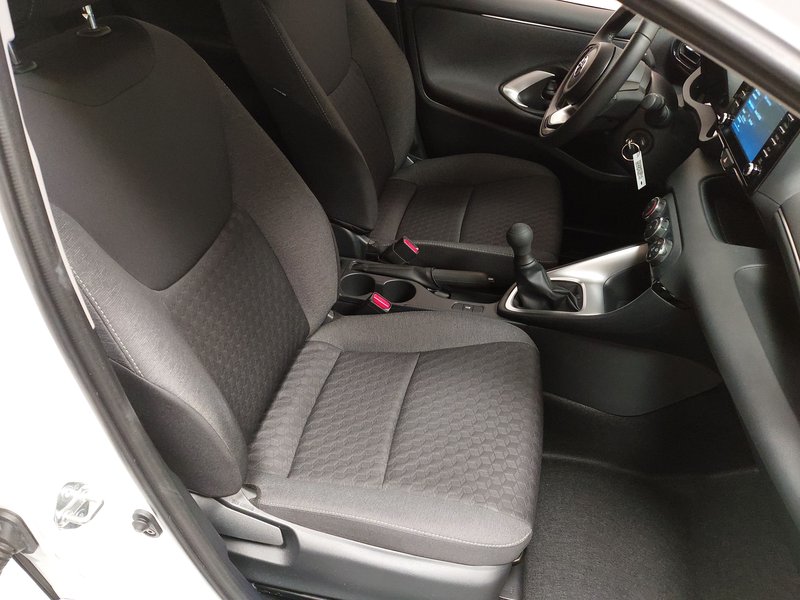 Toyota Yaris 1.0 Comfort • ACC — 10