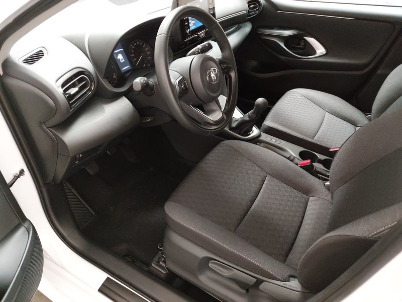 Toyota Yaris 1.0 Comfort • ACC — 6