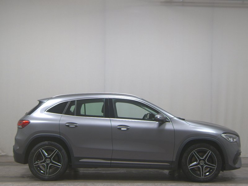 Mercedes-Benz GLA 220 d automatik AMG Line • LED • digitalni instrumenti