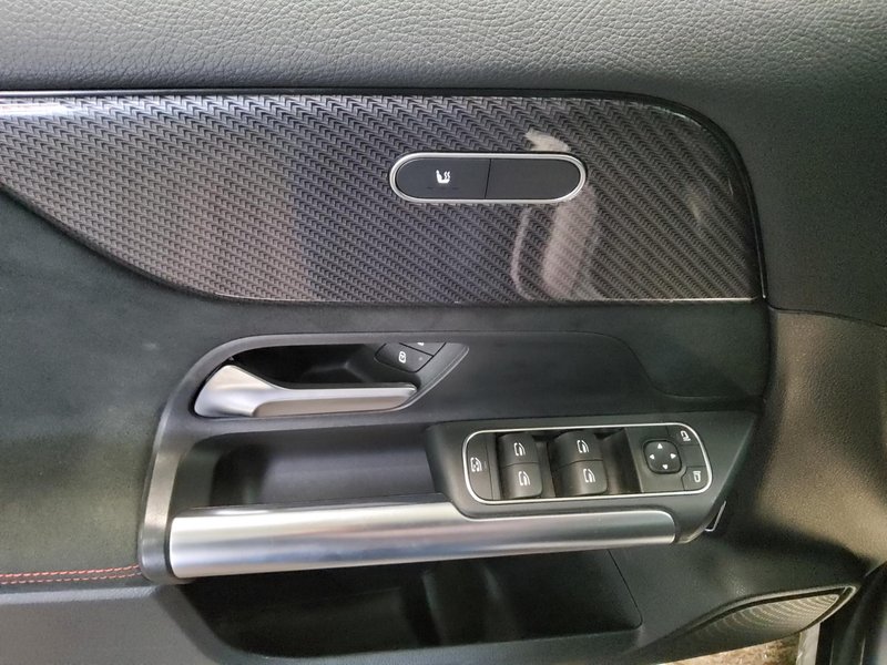 Mercedes-Benz GLA 220 d automatik AMG Line • LED • digitalni instrumenti — 10