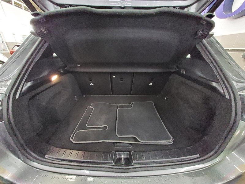 Mercedes-Benz GLA 220 d automatik AMG Line • LED • digitalni instrumenti — 12