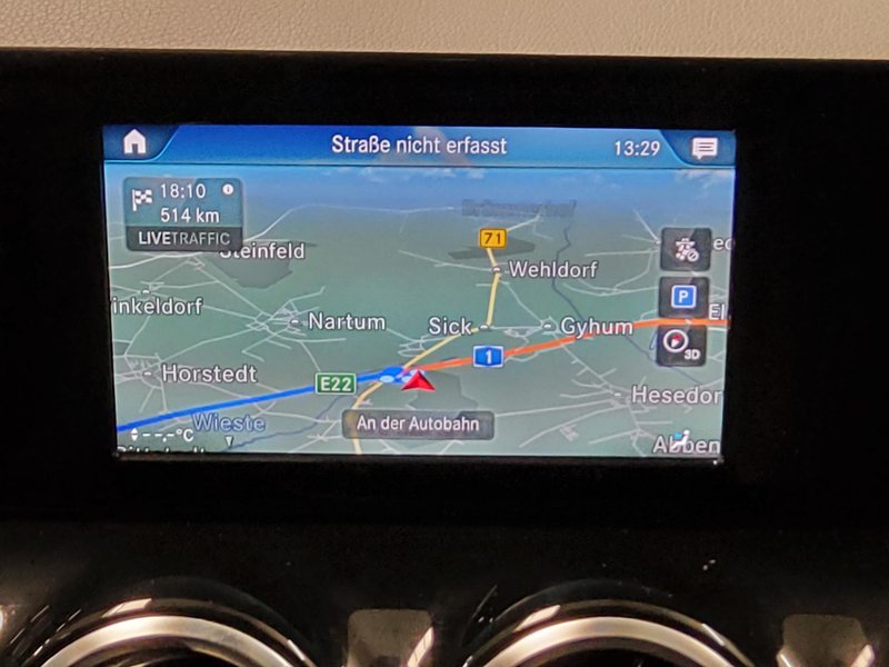 Mercedes-Benz GLA 220 d automatik AMG Line • LED • digitalni instrumenti — 7