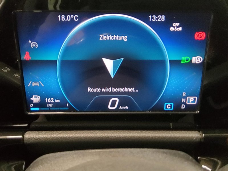 Mercedes-Benz GLA 220 d automatik AMG Line • LED • digitalni instrumenti — 8