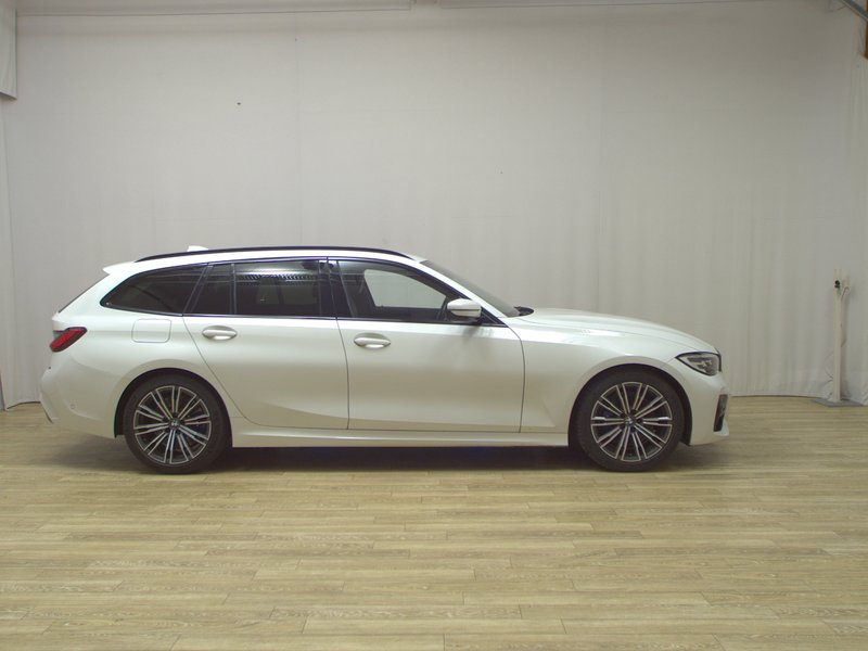 BMW 330i Touring automatik M Sport • Full LED • digitalni instrumenti