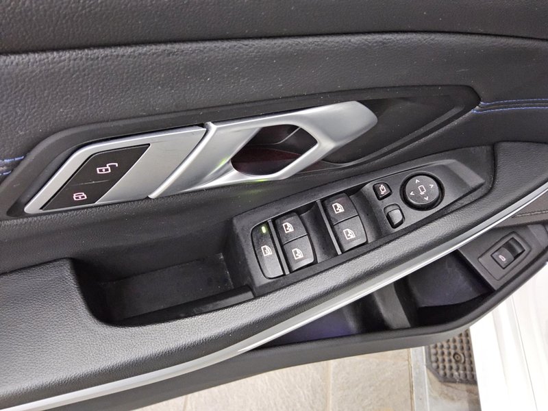 BMW 330i Touring automatik M Sport • Full LED • digitalni instrumenti — 10