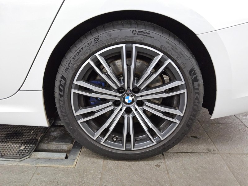 BMW 330i Touring automatik M Sport • Full LED • digitalni instrumenti — 11