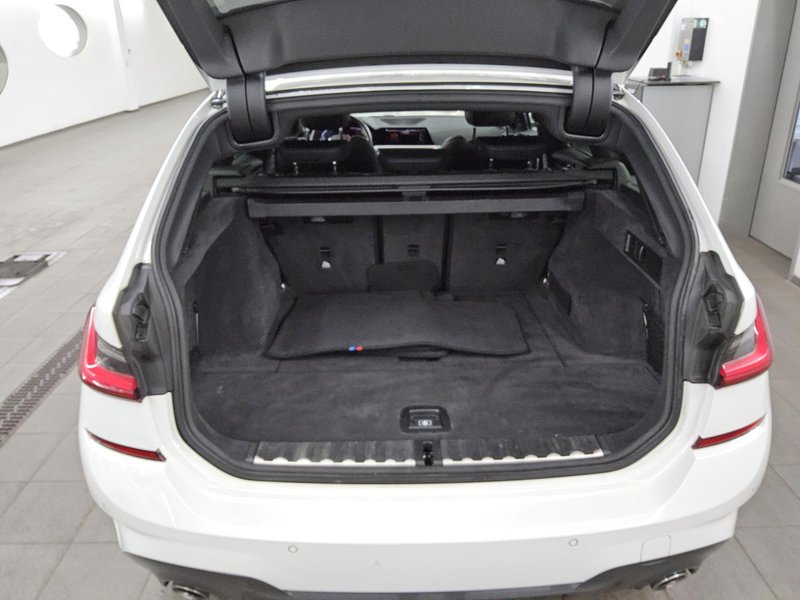 BMW 330i Touring automatik M Sport • Full LED • digitalni instrumenti — 12