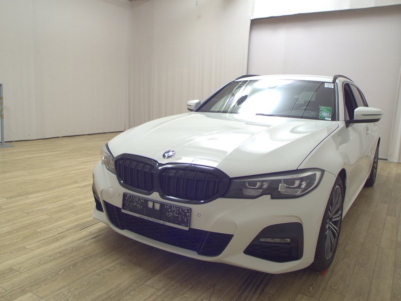 BMW 330i Touring automatik M Sport • Full LED • digitalni instrumenti — 2
